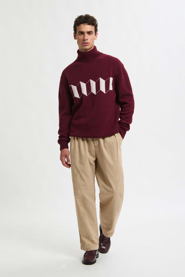 PULL À COL ROULÉ AVEC LOGO EN ACCORDÉON